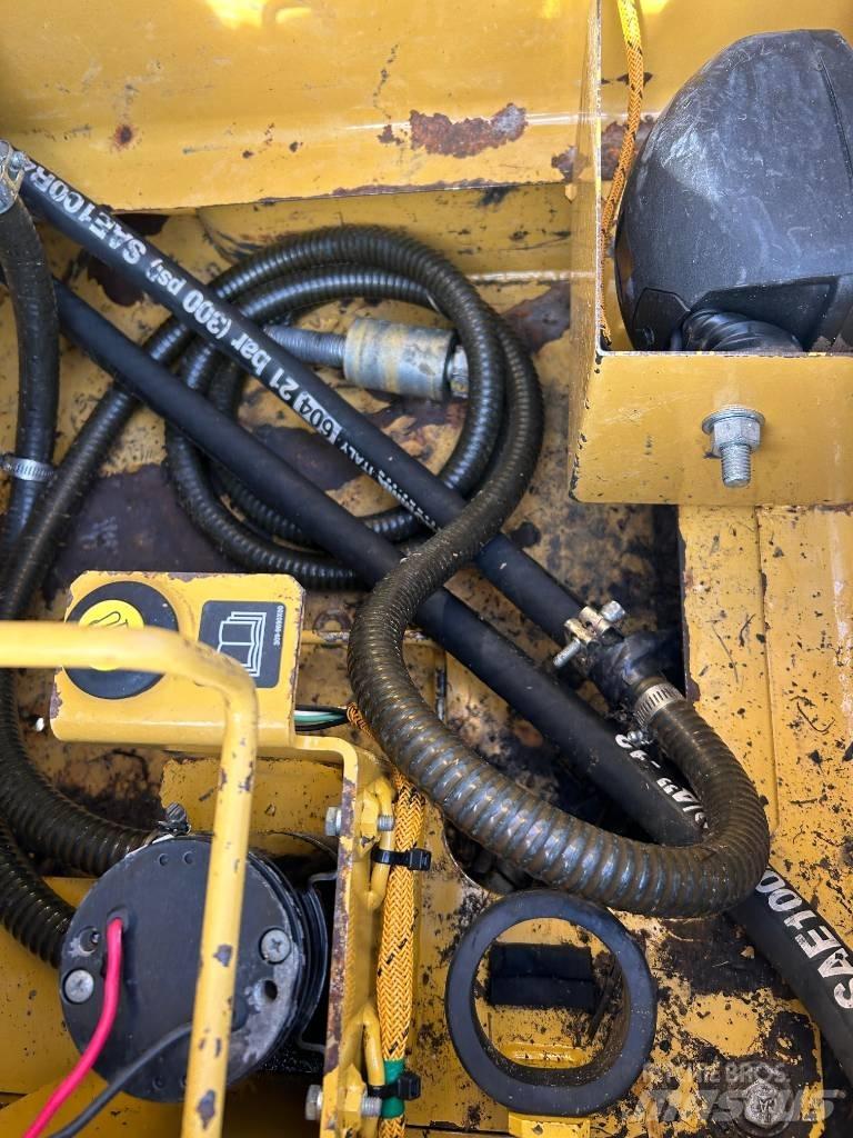 CAT 313 F LGC Bageri gusjeničari