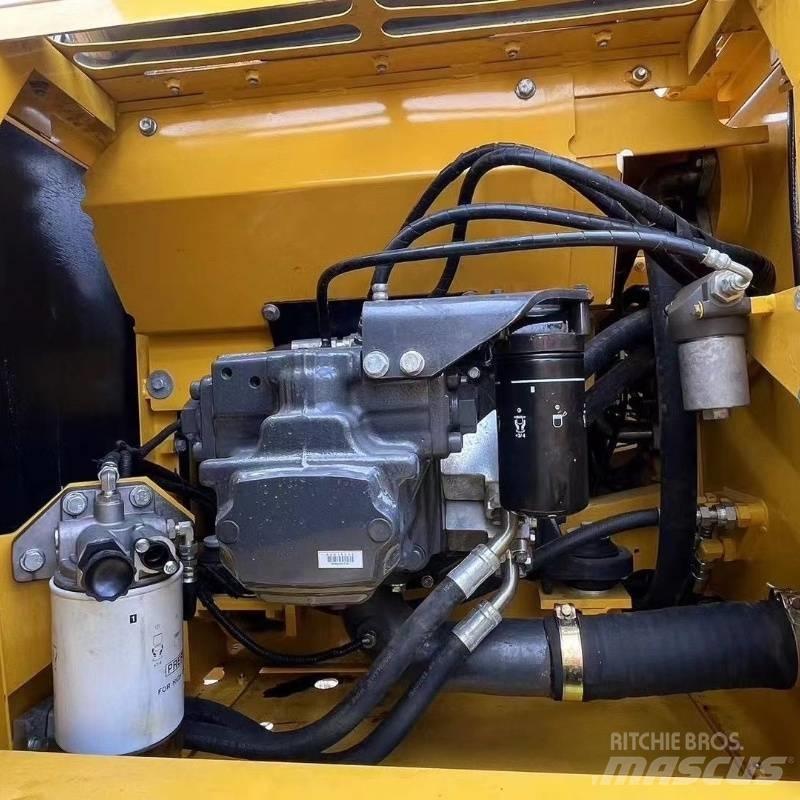 Komatsu PC 220 Bageri gusjeničari