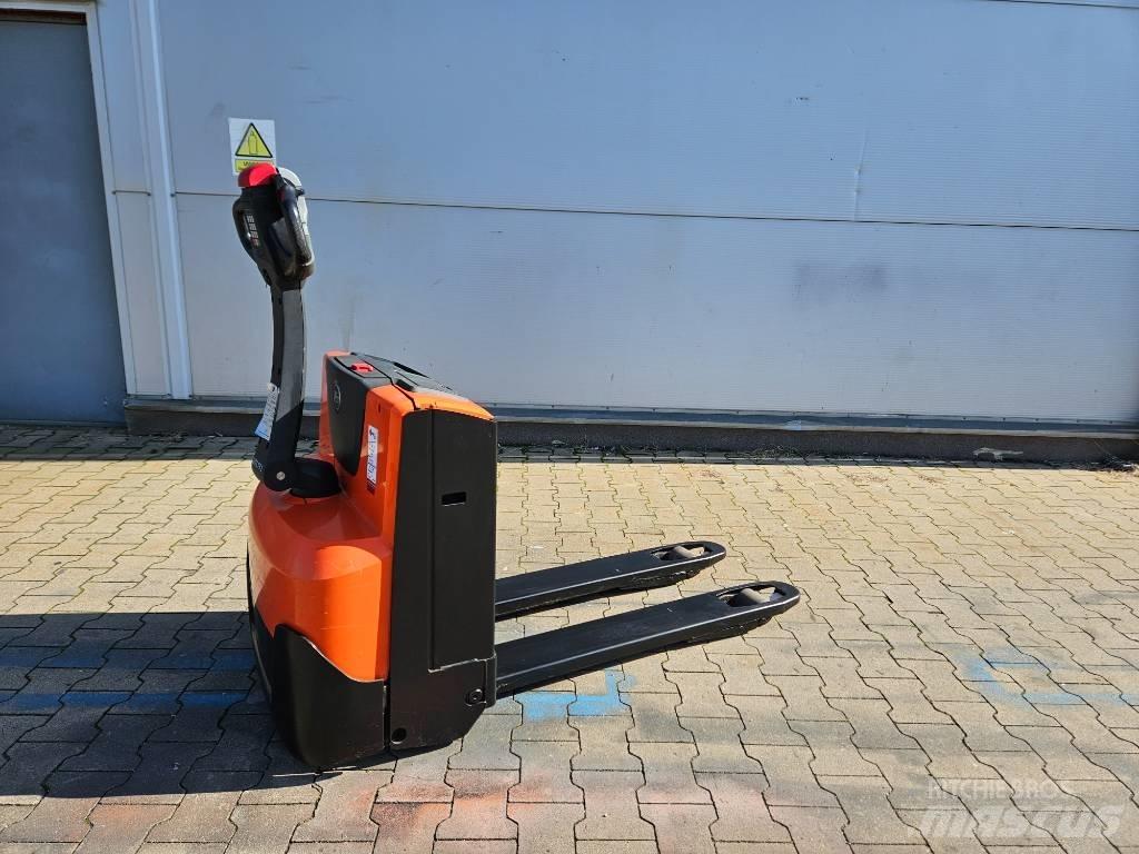 BT LWE 140 Nisko podizni električni viličar