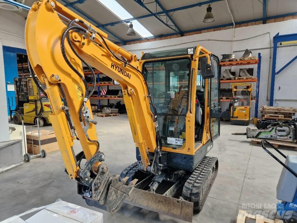 Hyundai R18-9AK Mini bageri <7t