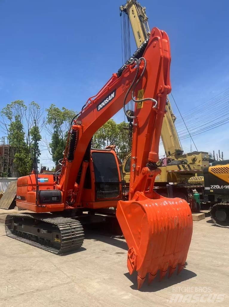 Doosan DX 140 LC Bageri gusjeničari
