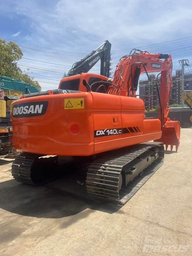 Doosan DX 140 LC Bageri gusjeničari