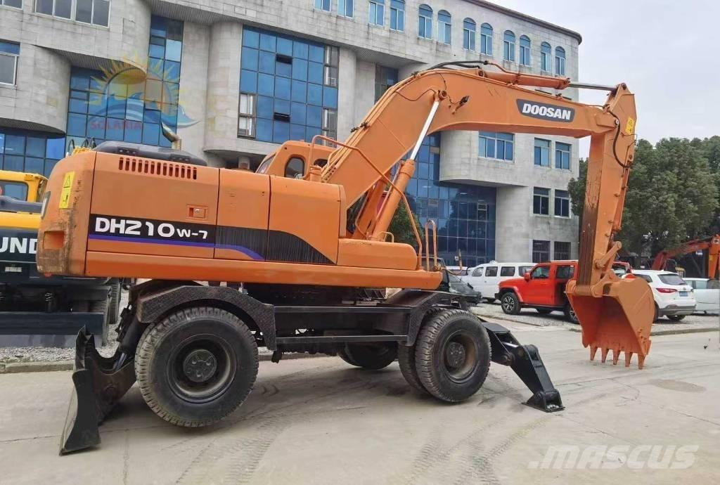 Doosan DH 210 W-7 Bageri na kotačima
