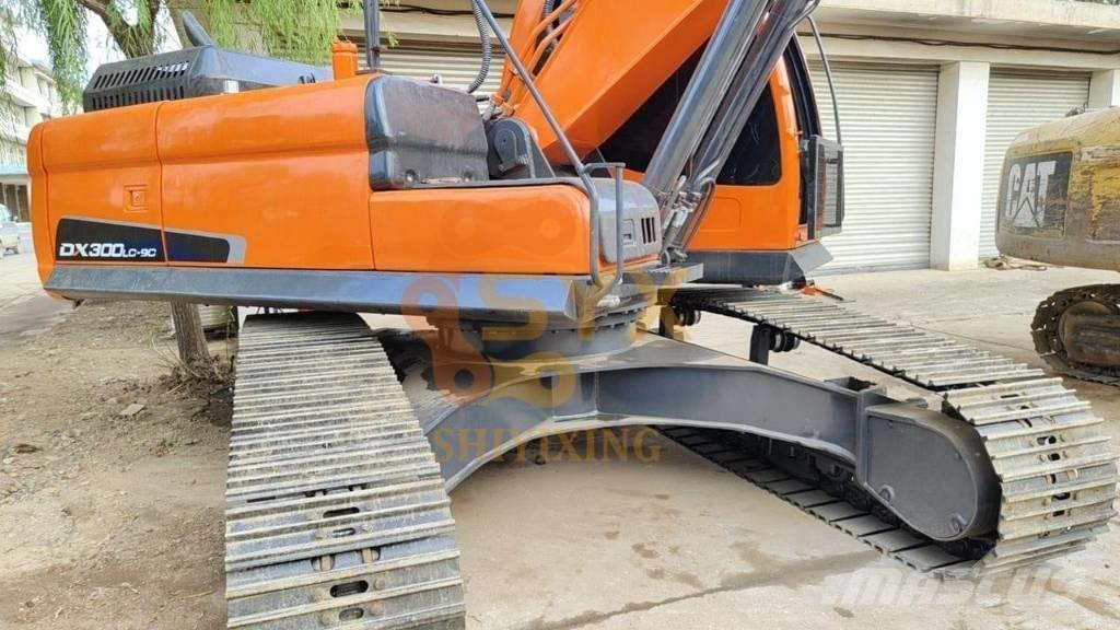 Doosan DX 300 Bageri gusjeničari