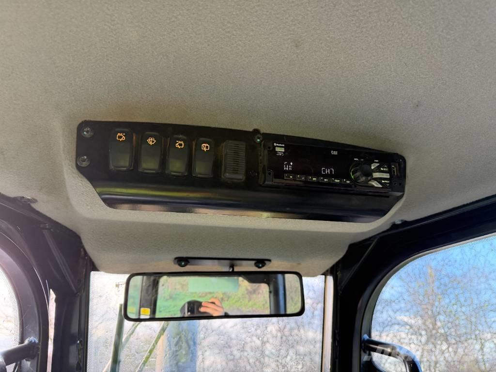 CAT D 4 K 2 LGP Buldožeri gusjeničari