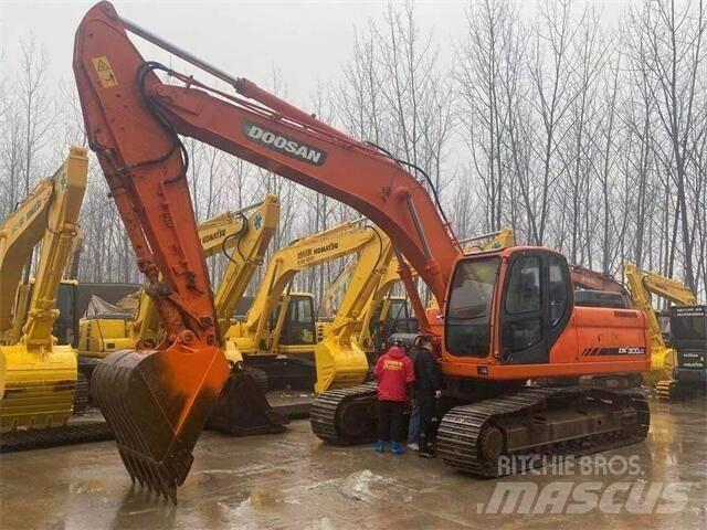 Doosan DX300LC Bageri gusjeničari