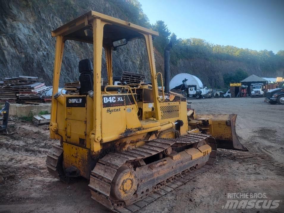 CAT D 4 C XL HST Buldožeri gusjeničari