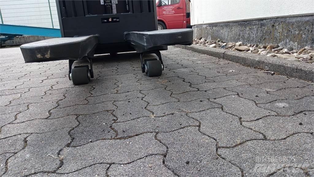 Toyota SWE160L Ručni električni viličar