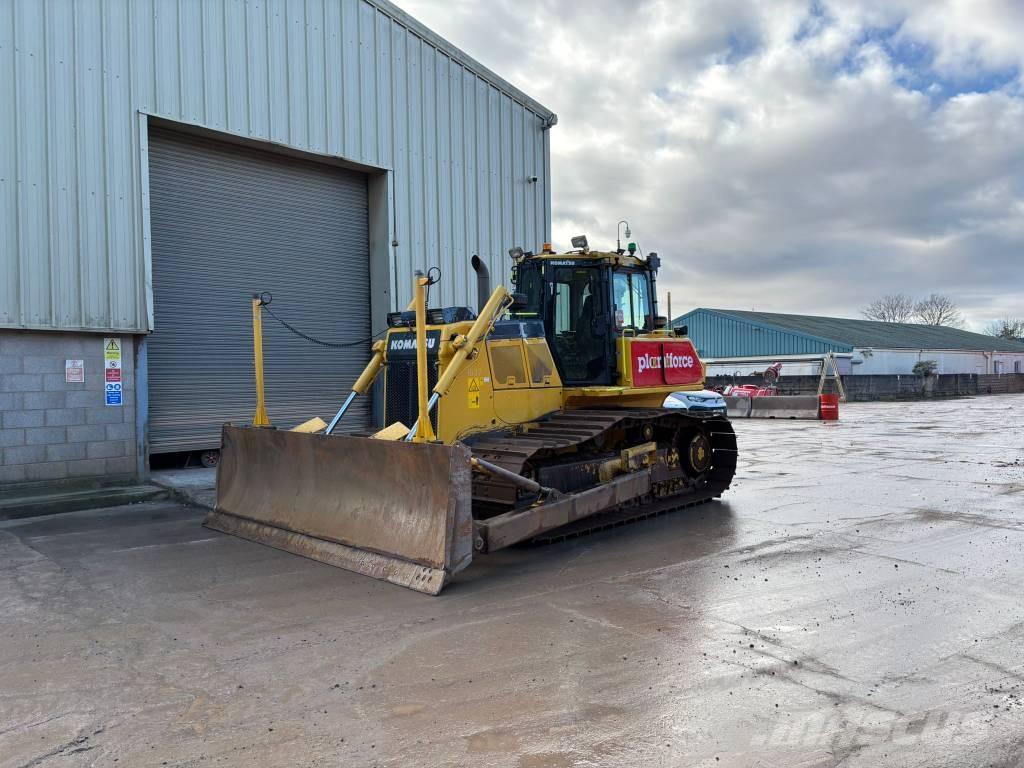 Komatsu D65PX-18E0 Buldožeri gusjeničari