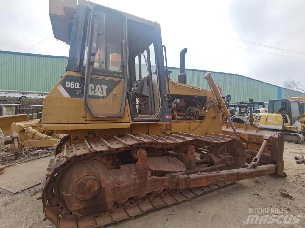 CAT D 6 G Buldožeri gusjeničari