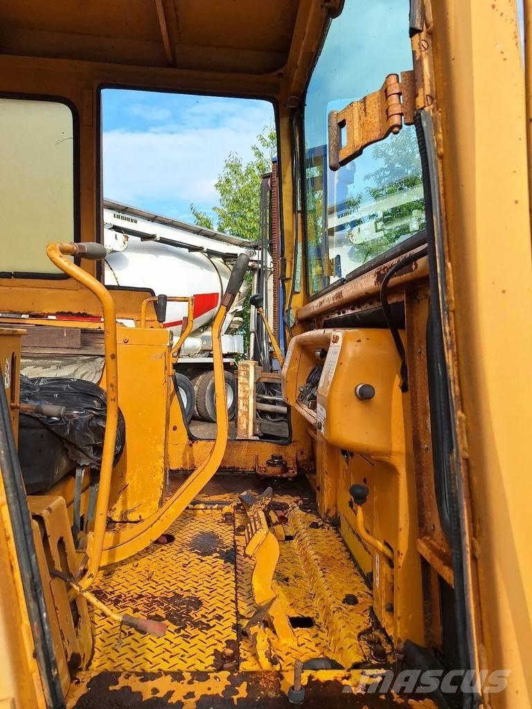 Komatsu D45-1 Buldožeri gusjeničari