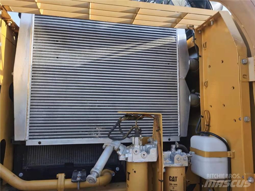 CAT 326D Bageri gusjeničari