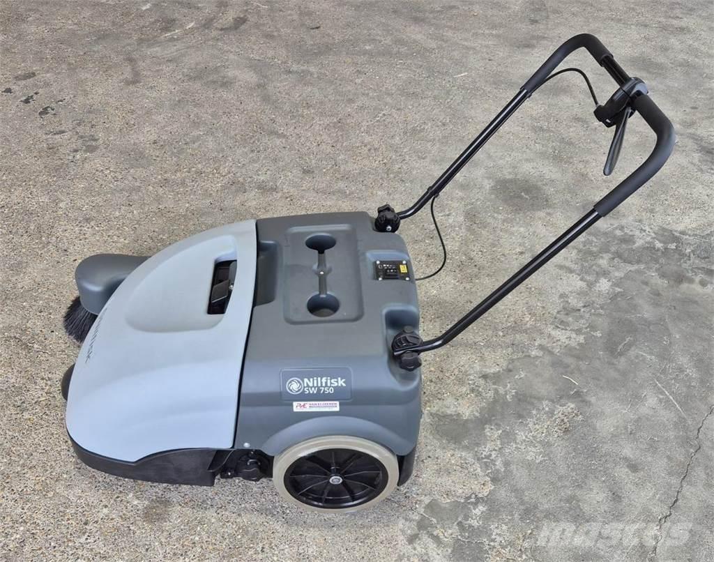 Nilfisk SW 750 Strojevi za metenje