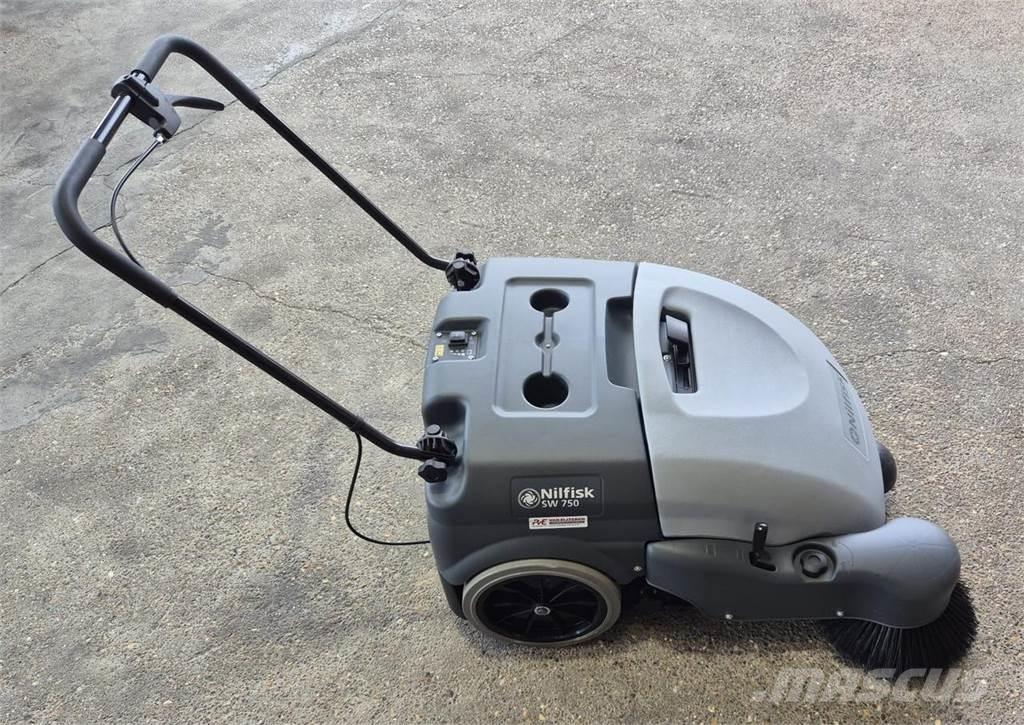Nilfisk SW 750 Strojevi za metenje