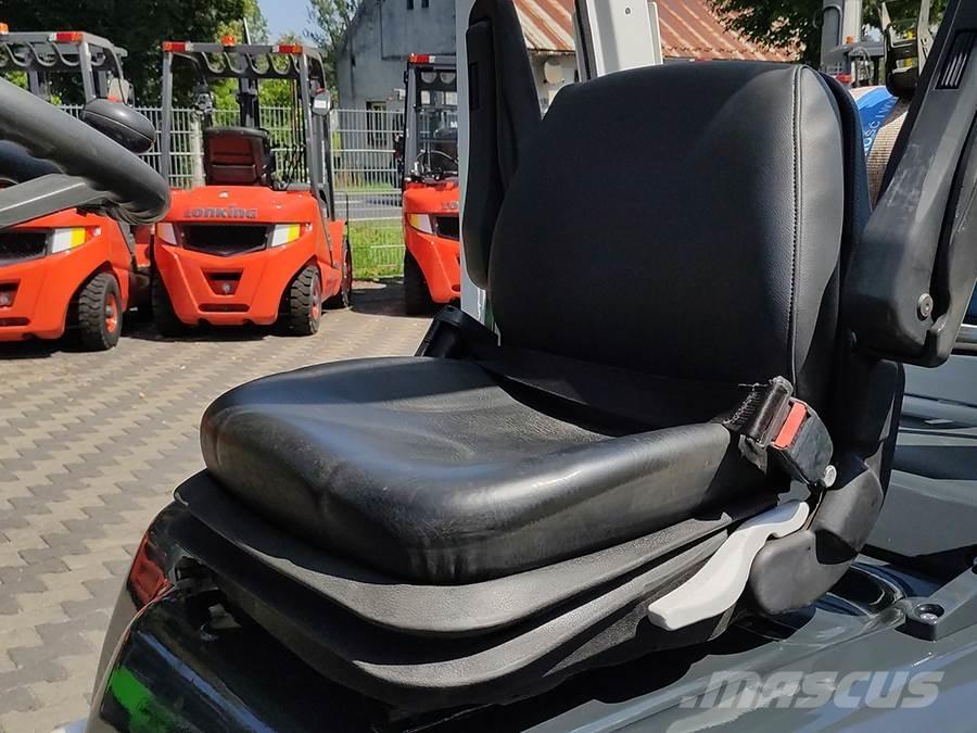 Nissan U1D2A25LH Plinski viličari