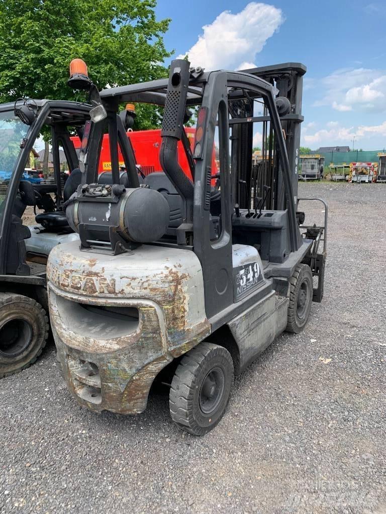 Nissan U1D2A25PQ Plinski viličari