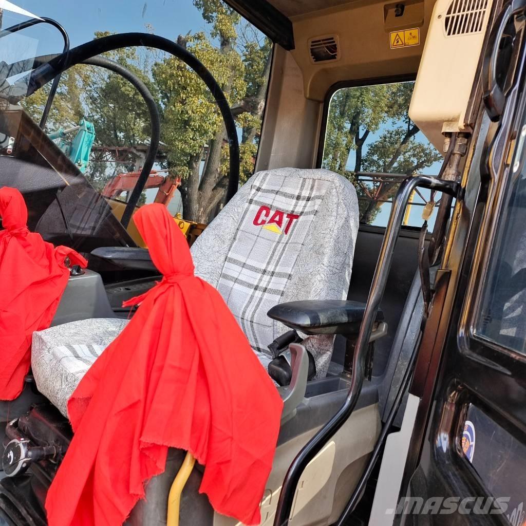 CAT 320D2 Bageri gusjeničari