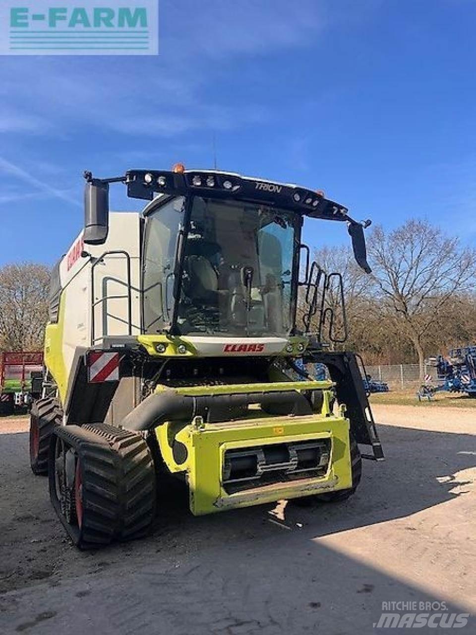 CLAAS trion 730tt Kombajni