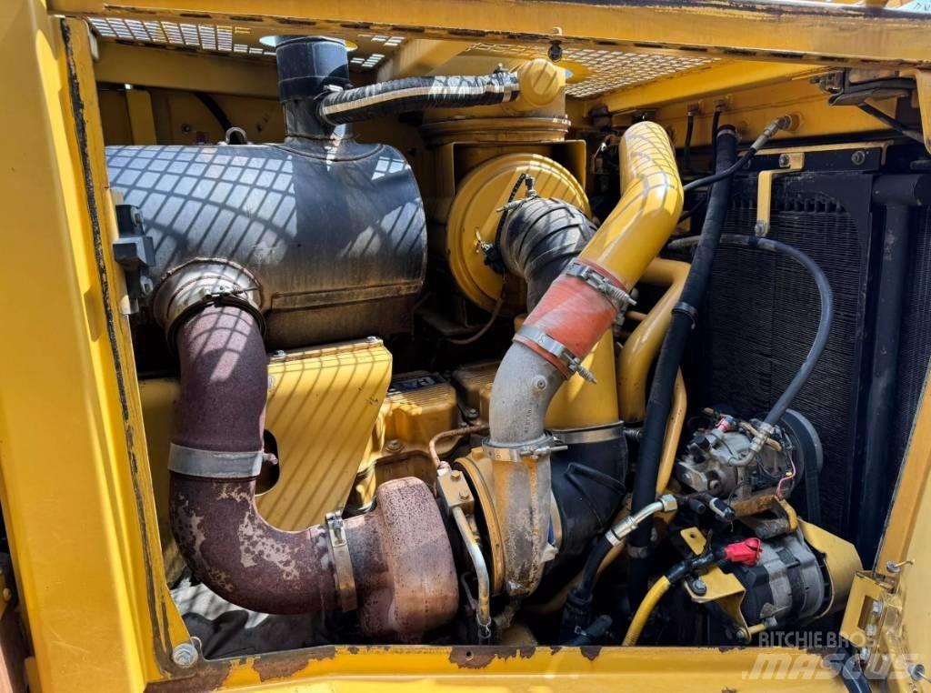 CAT D 8 T Buldožeri gusjeničari