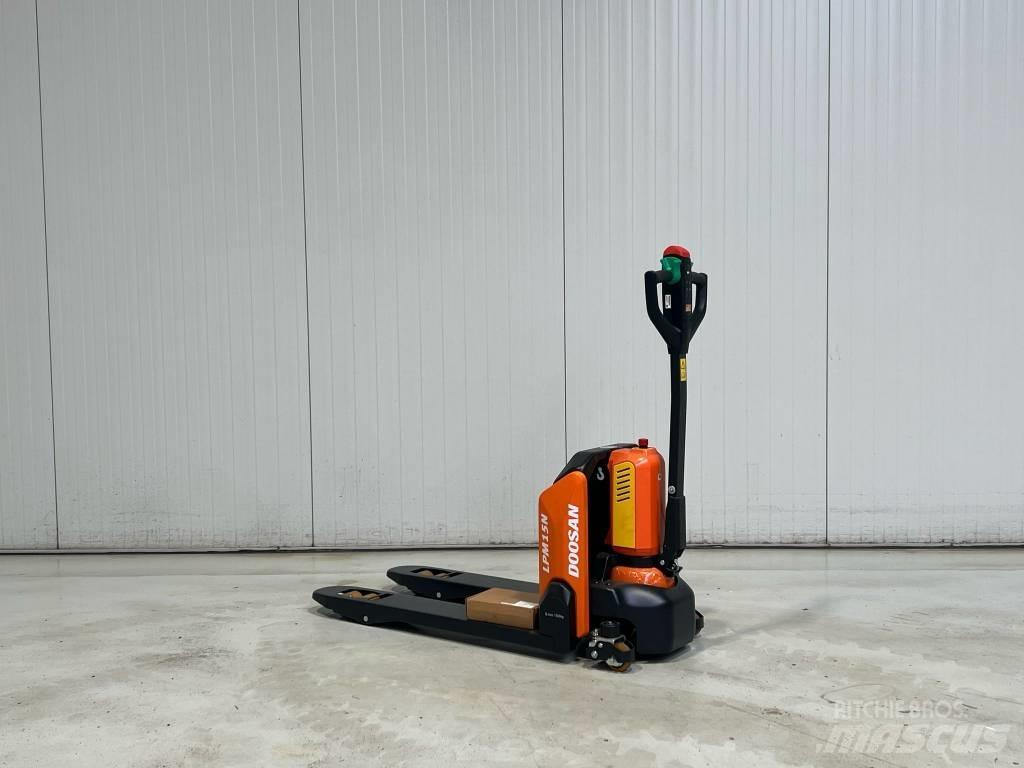 Doosan LPM15N-7 Nisko podizni električni viličar