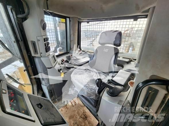 CAT D8T Buldožeri gusjeničari