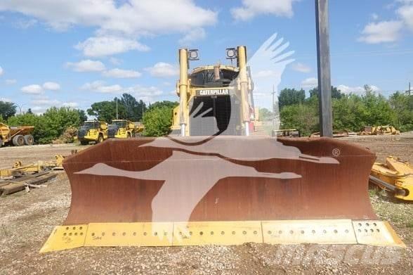 CAT D8T Buldožeri gusjeničari