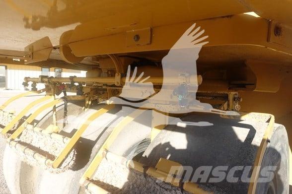 CAT PS-360C Gumeni valjci na kotačima