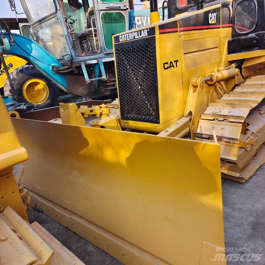 CAT D 4 C Buldožeri gusjeničari