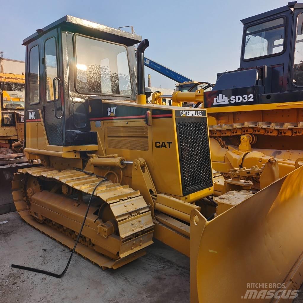 CAT D 4 C Buldožeri gusjeničari