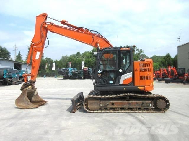 Hitachi ZX 135 US-7 Bageri gusjeničari