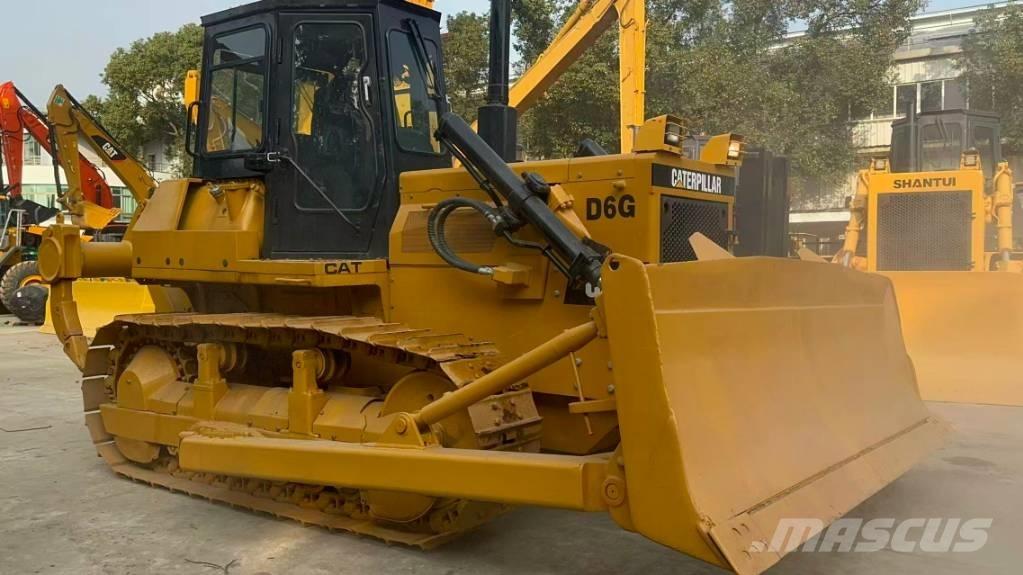 CAT D 6 G Buldožeri gusjeničari