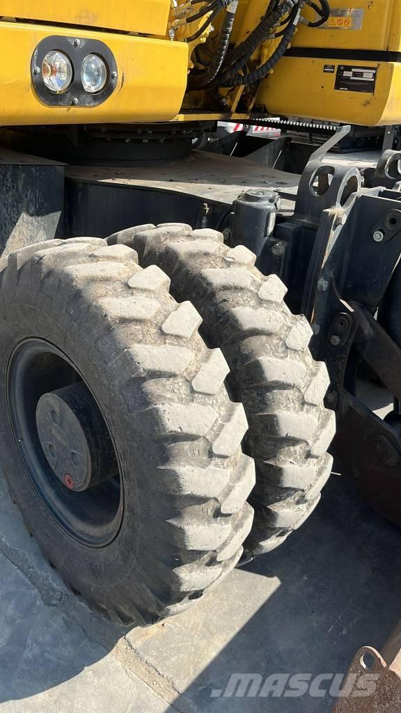 Komatsu PW 158-11 Bageri na kotačima