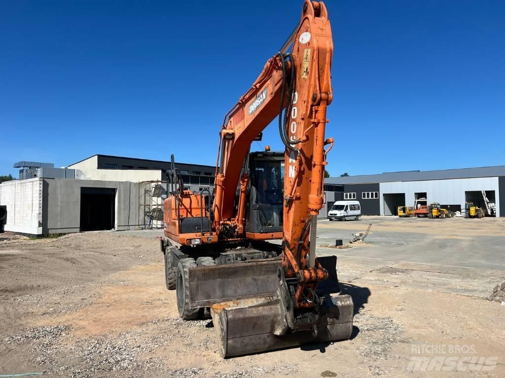 Doosan DX 140 W Bageri na kotačima