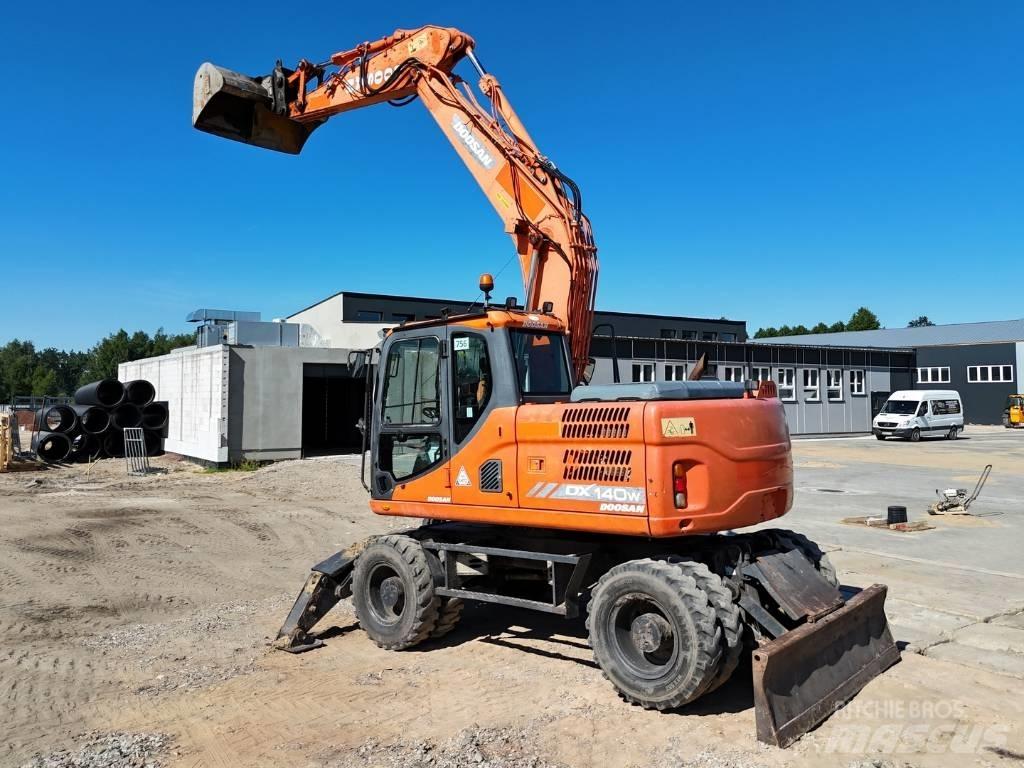 Doosan DX 140 W Bageri na kotačima