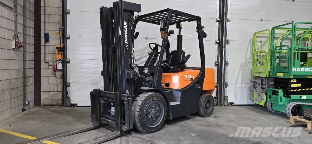 Doosan D 30 GP Dizelski viličari