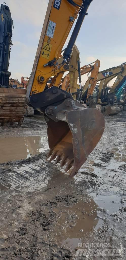 JCB JS 220 LC Bageri gusjeničari