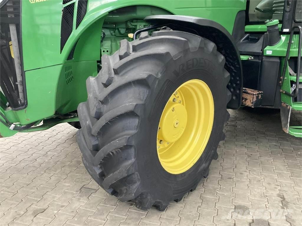 John Deere 8335R Traktori