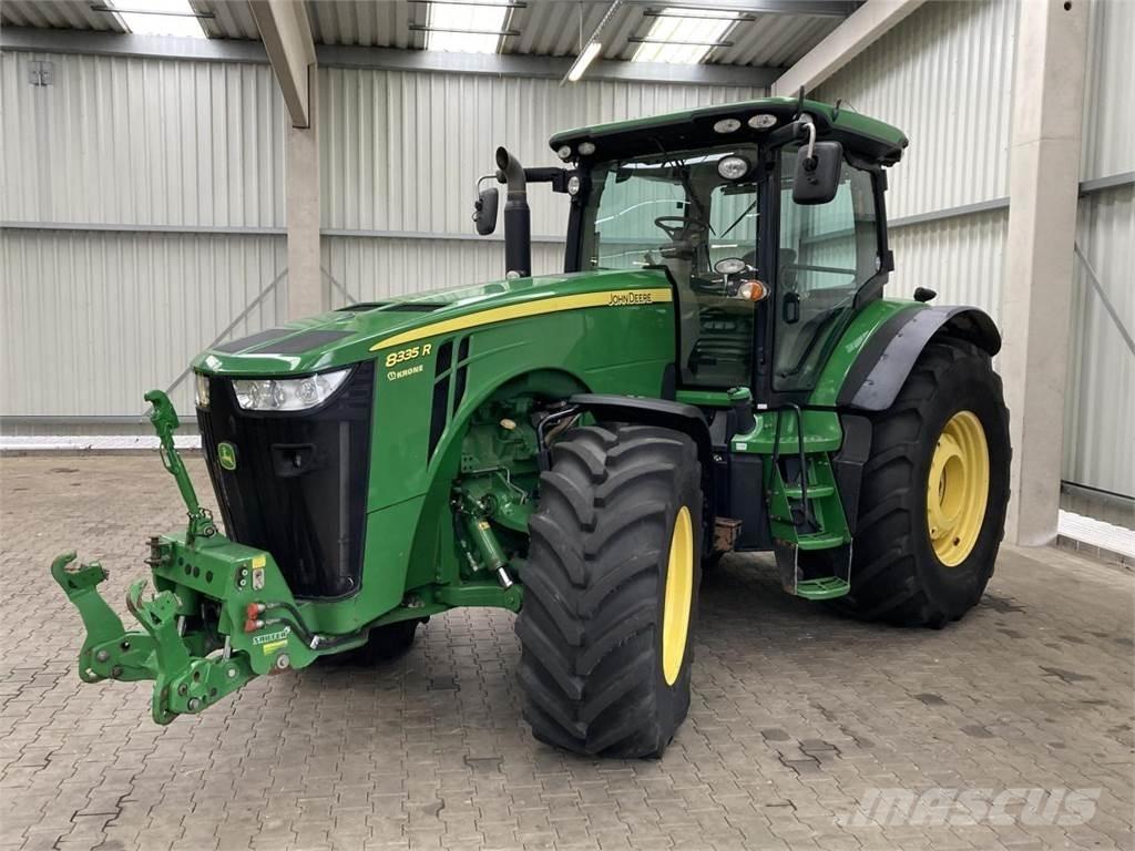 John Deere 8335R Traktori