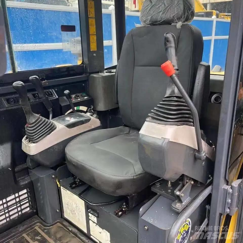 Komatsu PC56-7 Bageri gusjeničari