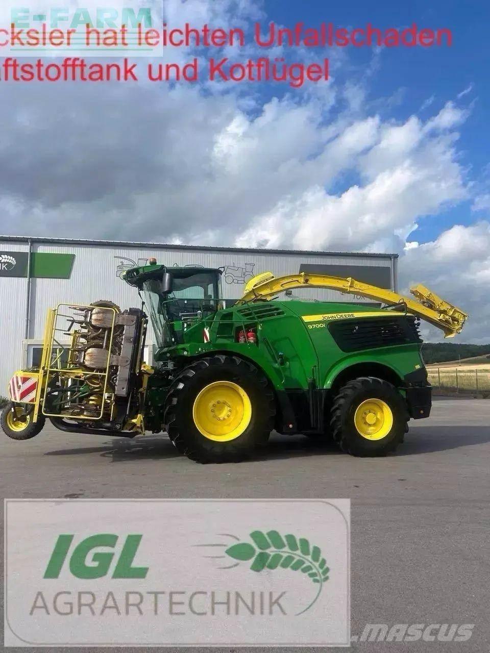 John Deere 9700 i Strojevi za krmu na vlastiti pogon