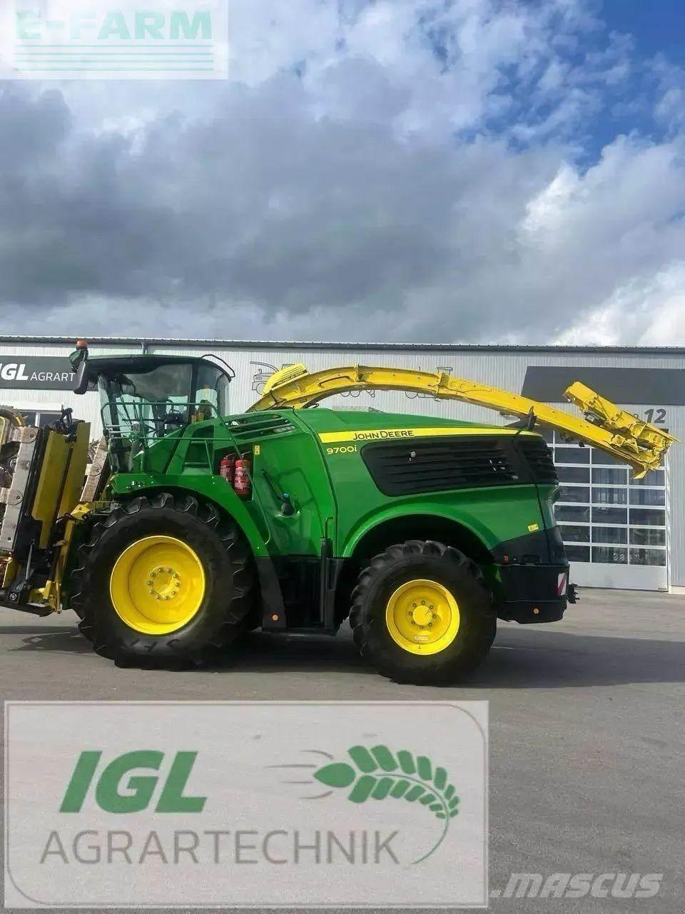 John Deere 9700 i Strojevi za krmu na vlastiti pogon