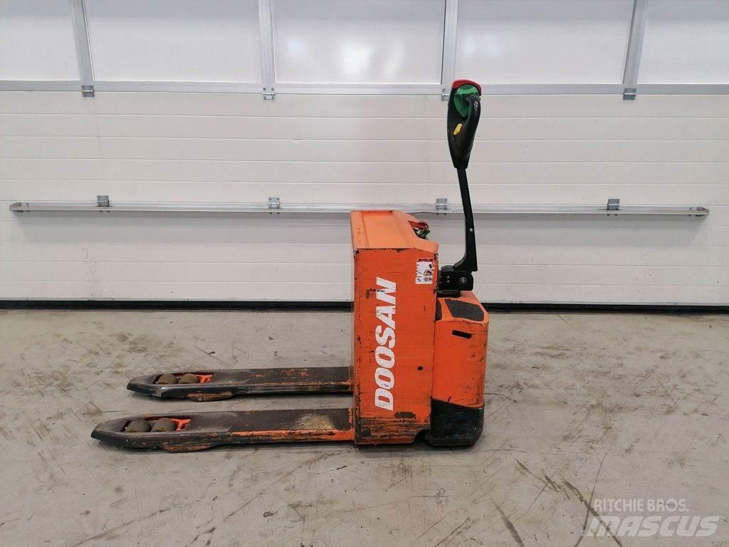 Doosan LEDH20M Nisko podizni električni viličar