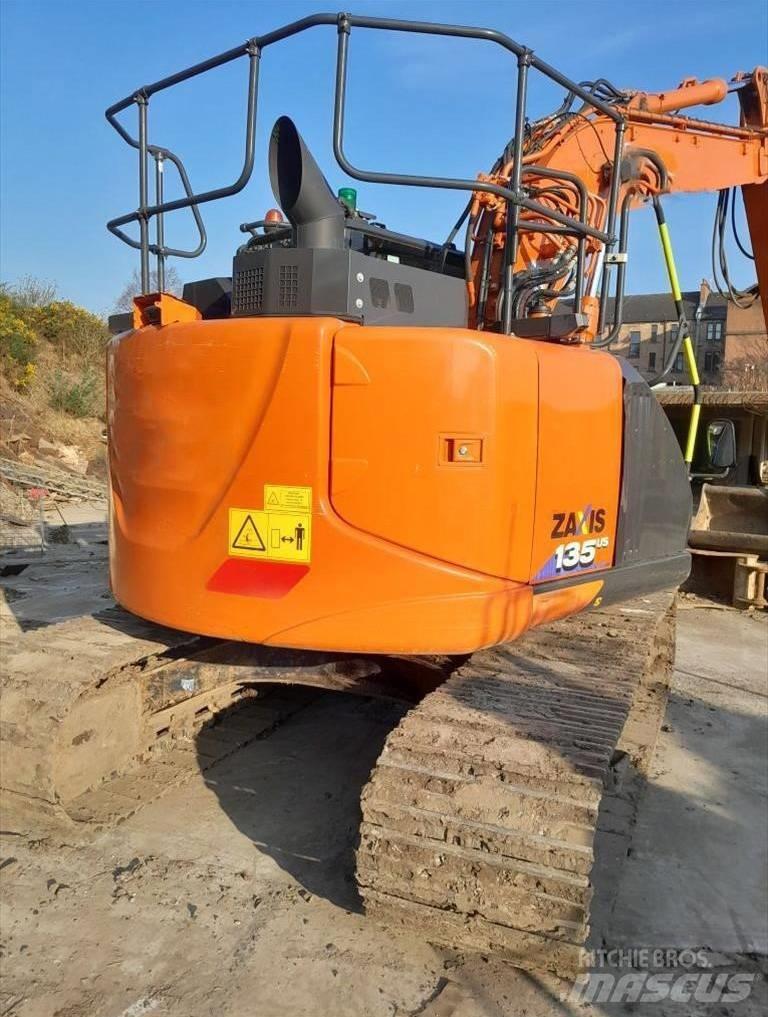 Hitachi ZX 135 US-6 Bageri gusjeničari