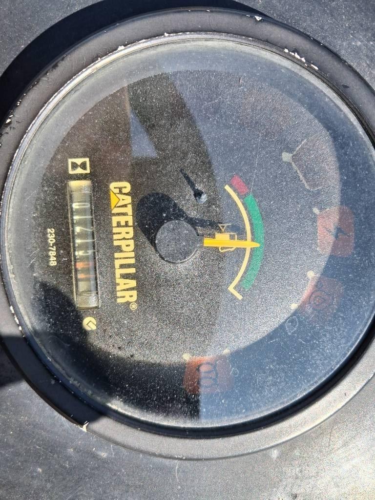 CAT CB 22 Valjci sa dvojnim bubnjem