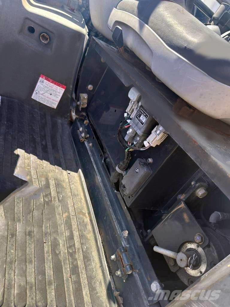 Hitachi ZX 27 U Mini bageri <7t