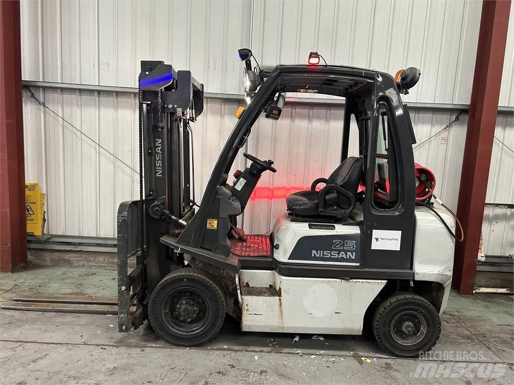 Nissan U1D2A25LQ Plinski viličari