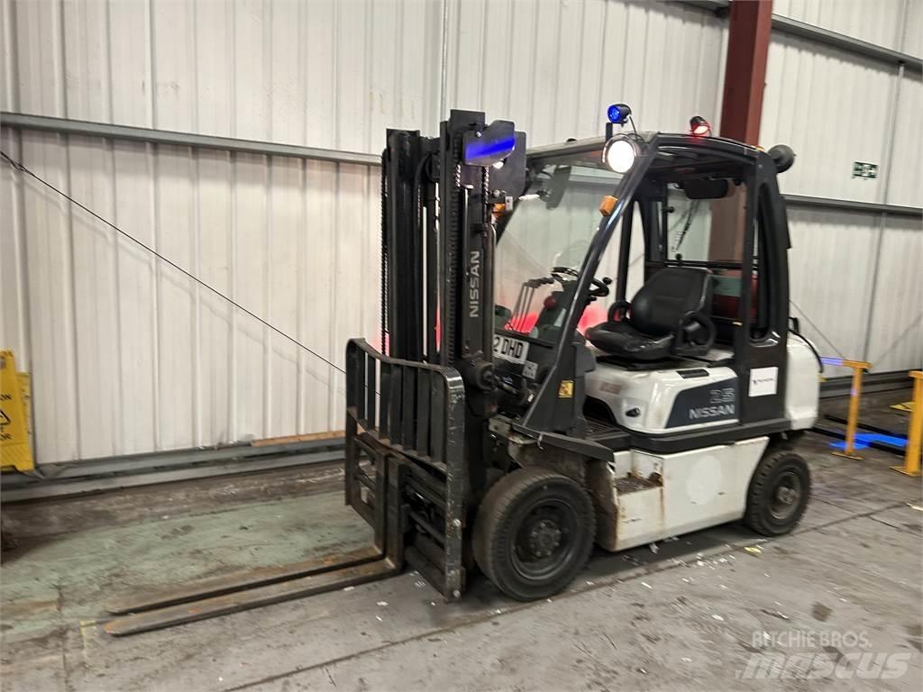 Nissan U1D2A25LQ Plinski viličari