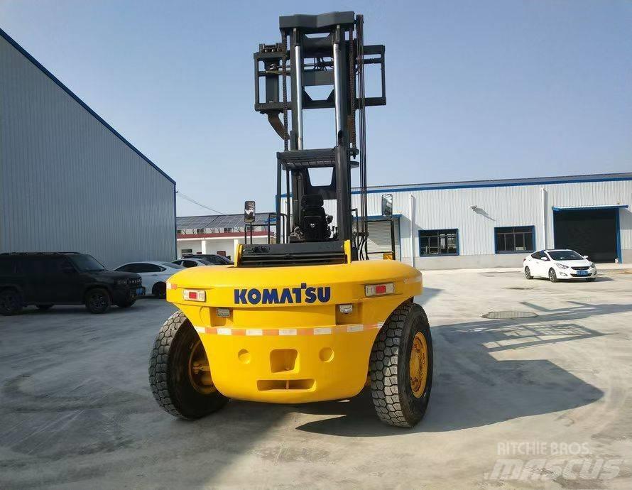 Komatsu FD200 Teleskopski viličari