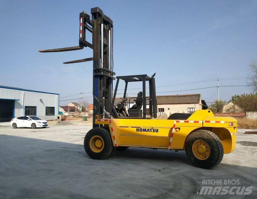 Komatsu FD200 Teleskopski viličari