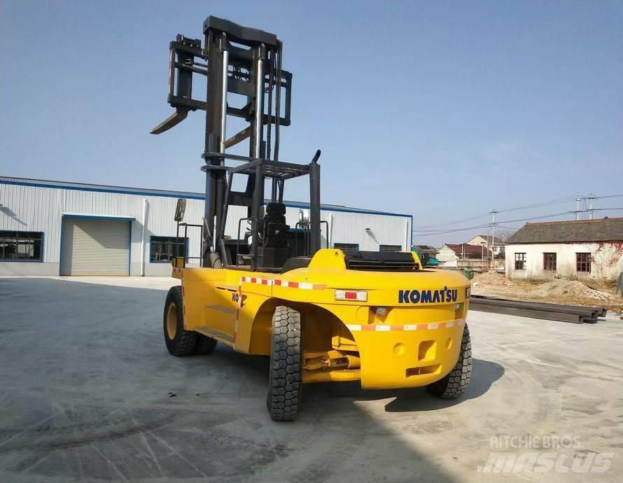 Komatsu FD200 Teleskopski viličari